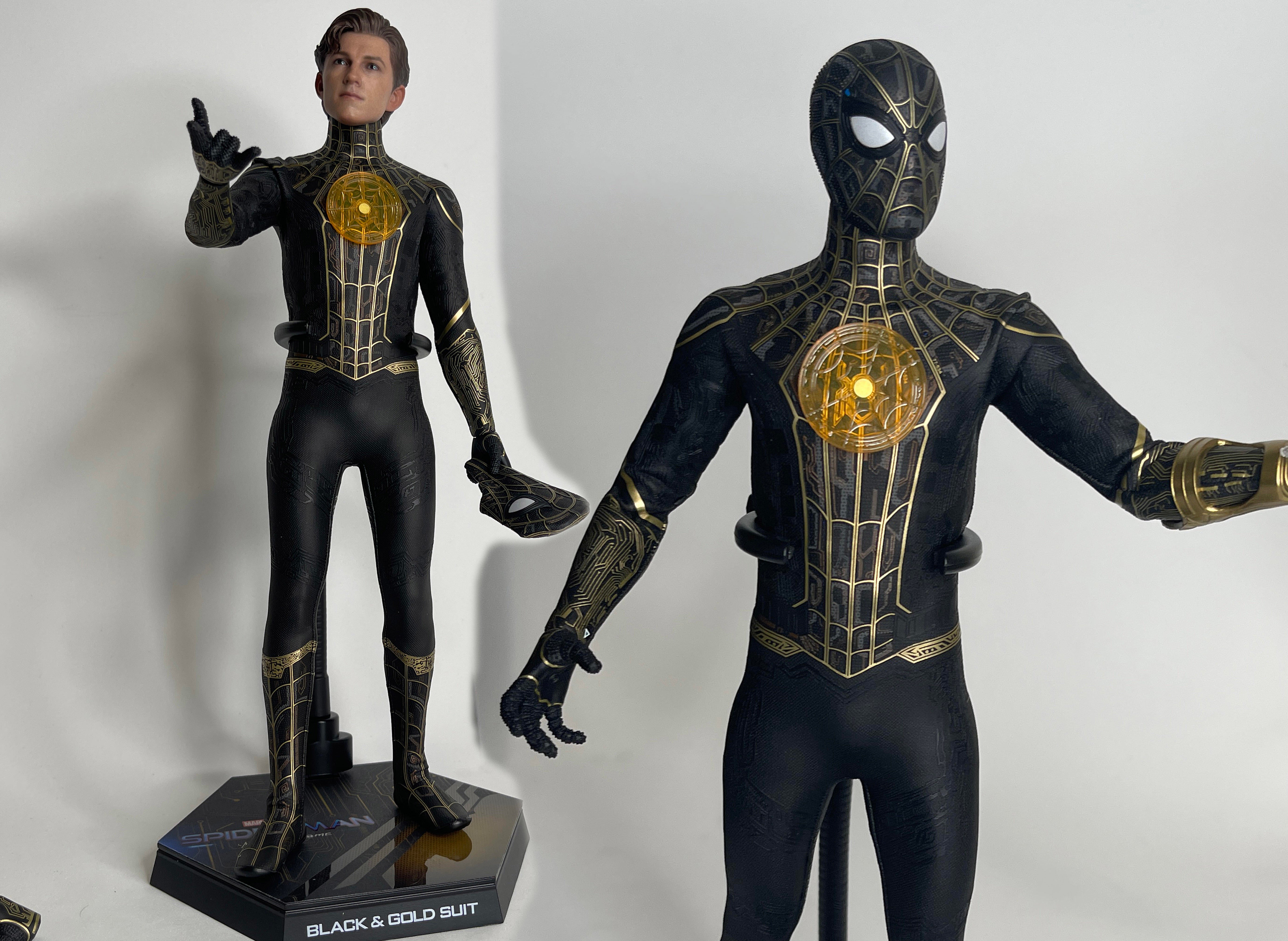 spider man black and gold suit hot toys