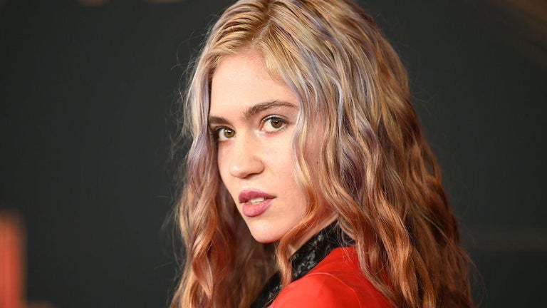 Grimes Sparks Pregnancy Speculation With Baby Bump Photo
