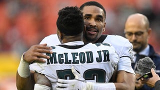 Eagles fans swarm FedExField for Washington Commanders game