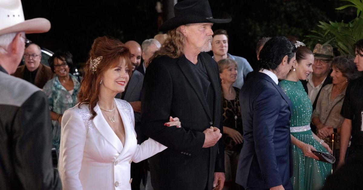 susan-sarandon-trace-adkins-monarch-fox.jpg