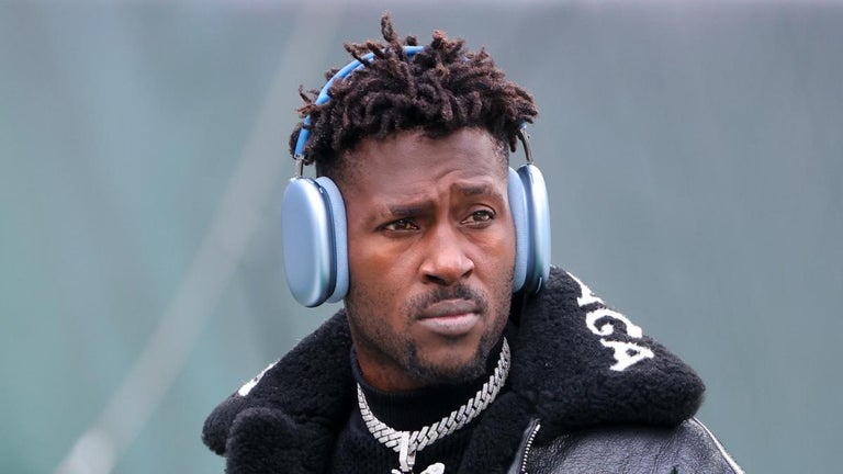 Antonio Brown Responds to Rumor of Him Being With OnlyFans Model Before Buccaneers vs. Jets Game