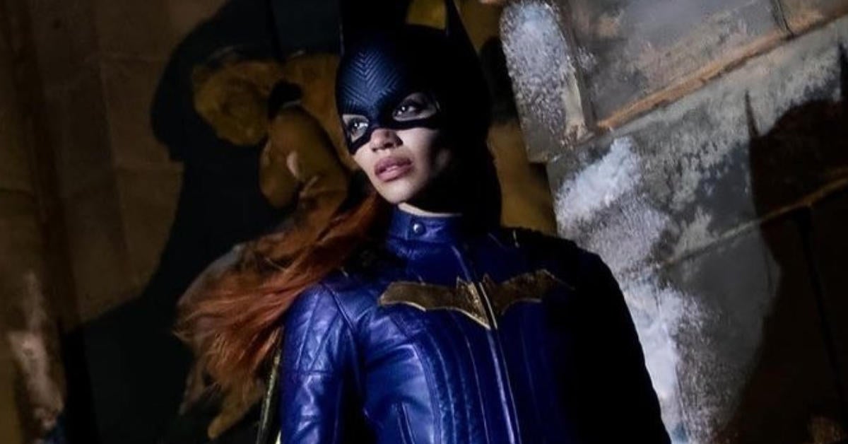 Leslie Grace's Batgirl Gets Bloody in New Set Photos - Planet Concerns