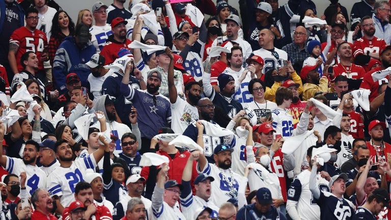 Cowboys Fans Throw Trash at Referees After Playoff Loss to 49ers