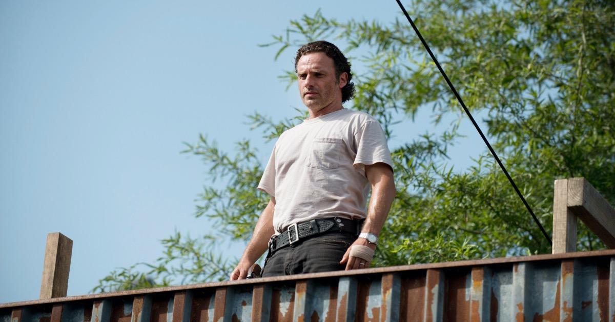The Walking Dead's Walls of Alexandria Are Coming Down - Vimarsana News