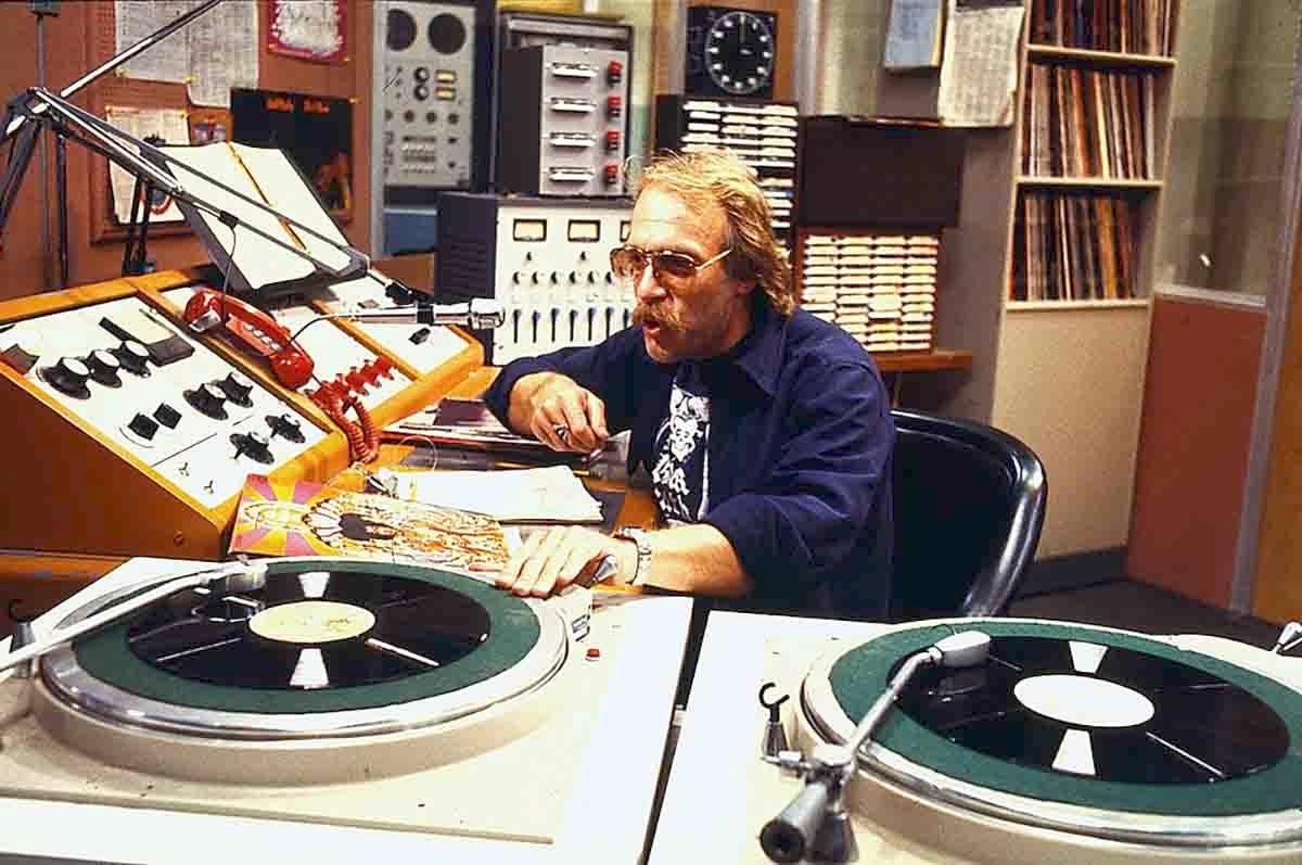 WKRP Star Howard Hesseman Dead at 81 - Vimarsana News