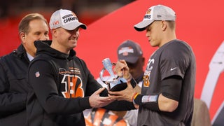 C.J. Uzomah of the Cincinnati Bengals celebrates with Joe Burrow