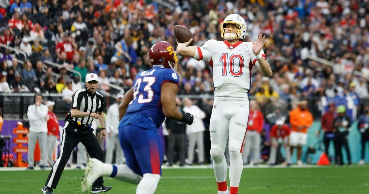 They're Officially Playing Two-Hand Touch At The NFL Pro Bowl (VIDEO)