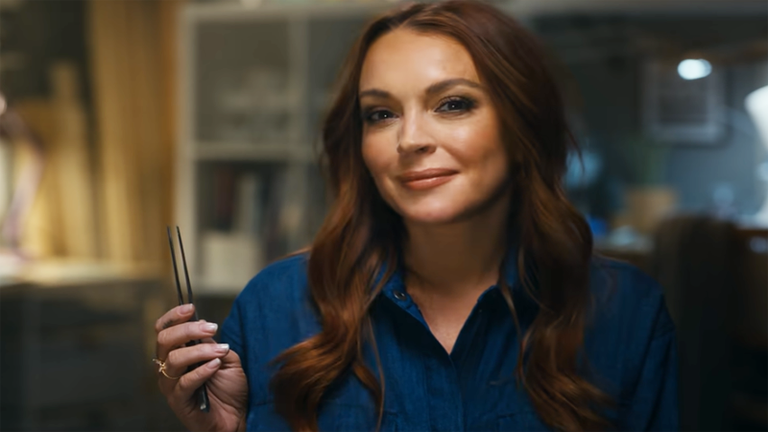 Lindsay Lohan Makes Comeback in Planet Fitness' New Super Bowl Ad