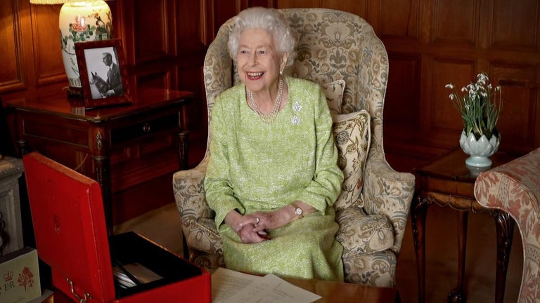 Queen Elizabeth's Portrait for Her 96th Birthday Features 2 Special Guests