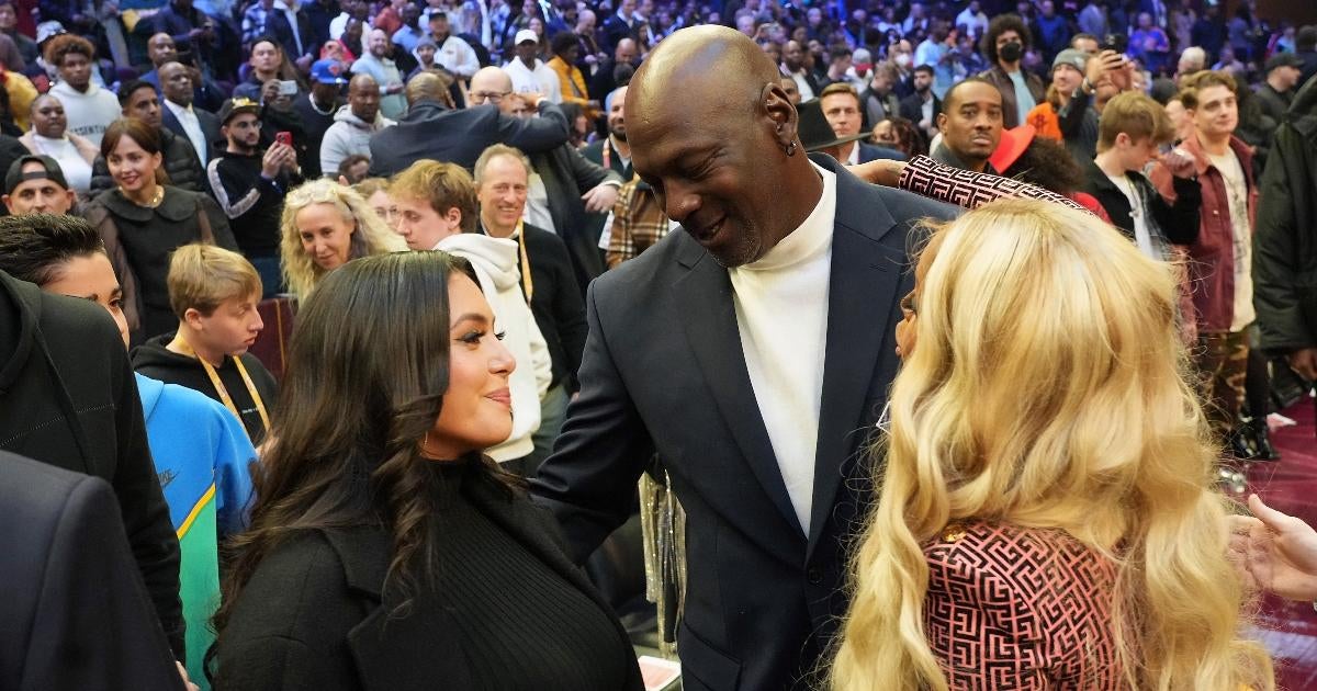 michael-jordan-and-vanessa-bryant-share-special-moment-nba-all-star-game