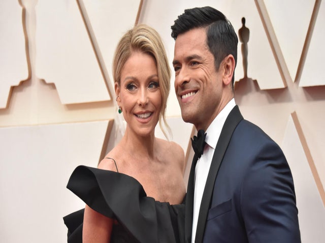 Kelly Ripa Claims Mark Consuelos Was Paid 'Far More' Than Her on 'All My Children'