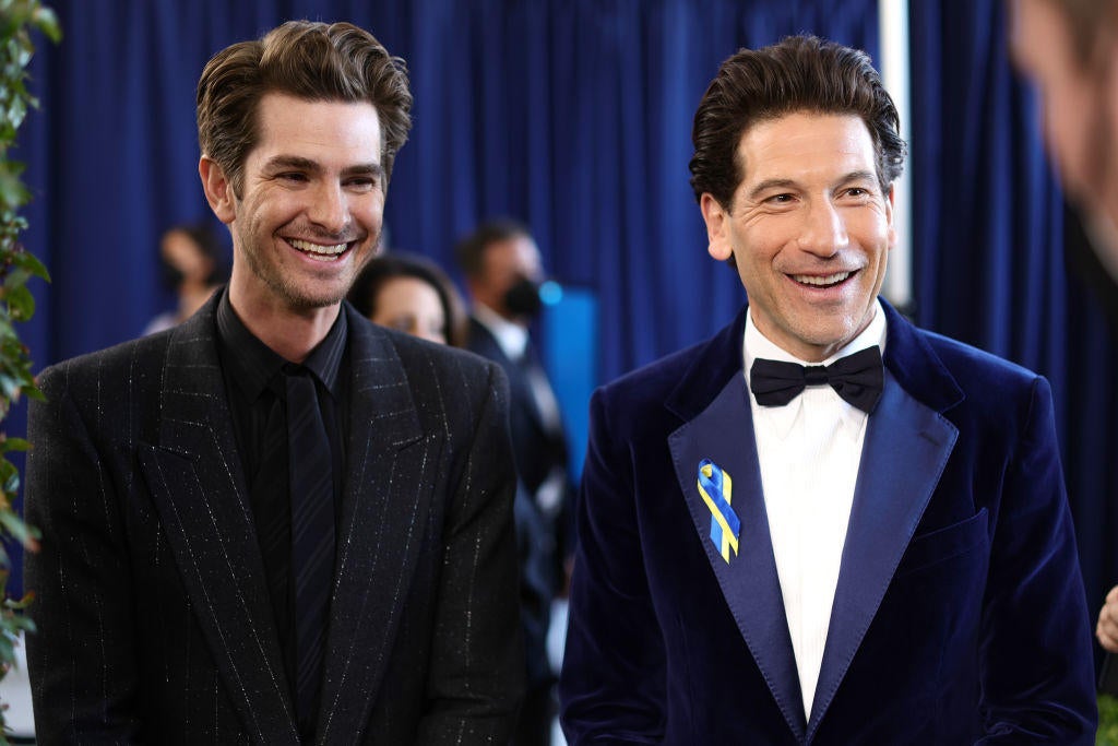 andrew-garfield-jon-bernthal-2022-sag-awards.jpg