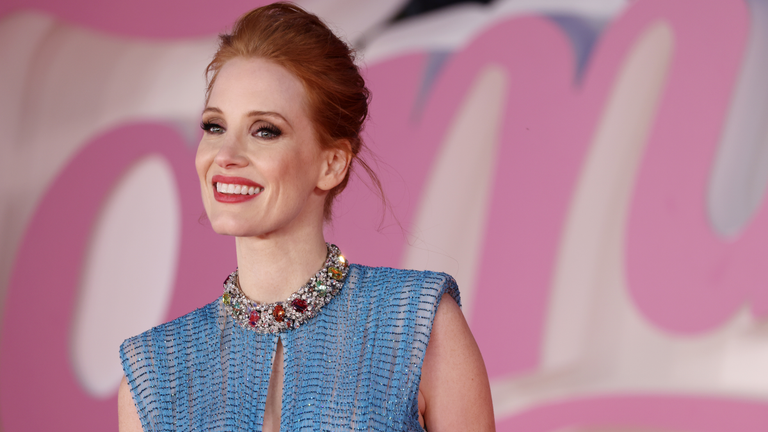 Jessica Chastain Makes Bold Decision for Oscars to Support 'Tammy Faye' Makeup Team