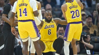 Lakers News: LeBron James thanks Tyronn Lue for 'partnership' and