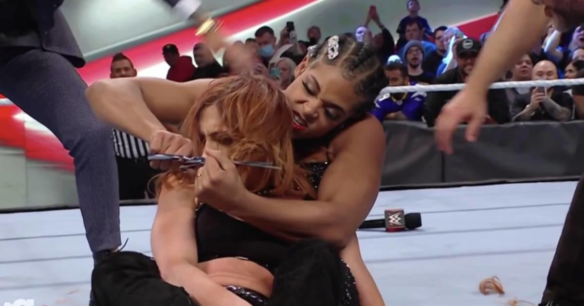 Bianca Belair Chops Off Becky Lynch's Hair During WWE Raw