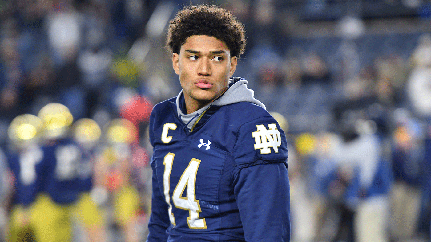 usatsi-17064418-kyle-hamilton-irish-safety-pregame-2021-1400.gif