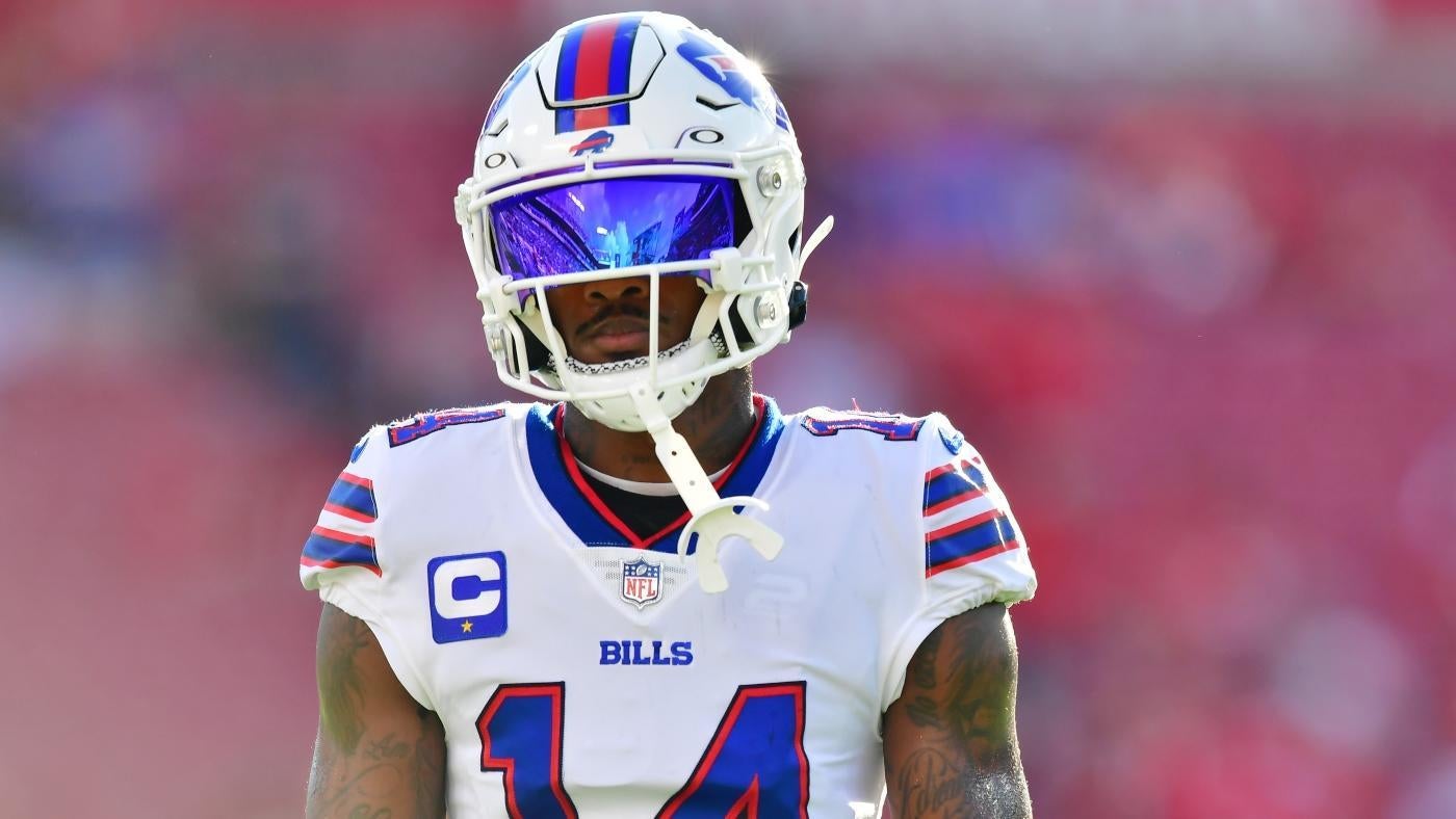 Bills' Stefon Diggs pushes to visit Damar Hamlin at Cincinnati hospital: 'This is my teammate'