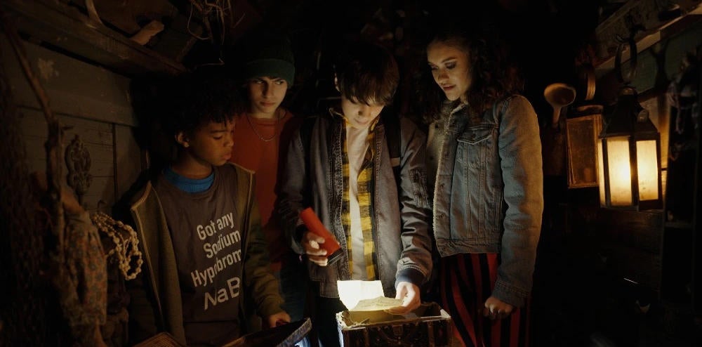 Night Crawler Spirit Halloween 2022 Spirit Halloween Movie Trailer Release Date Revealed