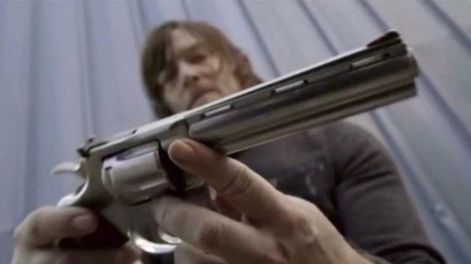 the-walking-dead-daryl-rick-gun-colt-python.jpg the-walking-dead-daryl-rick-gun-colt-python.jpg