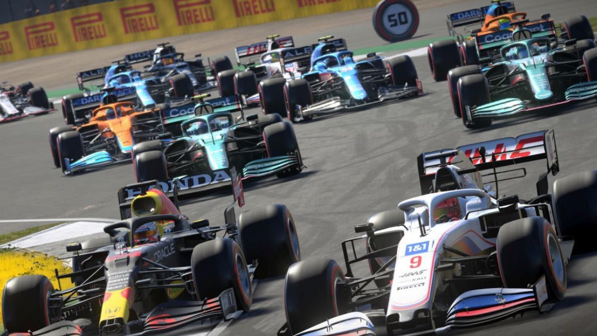 F1 2022 will reportedly include supercars and cross-play