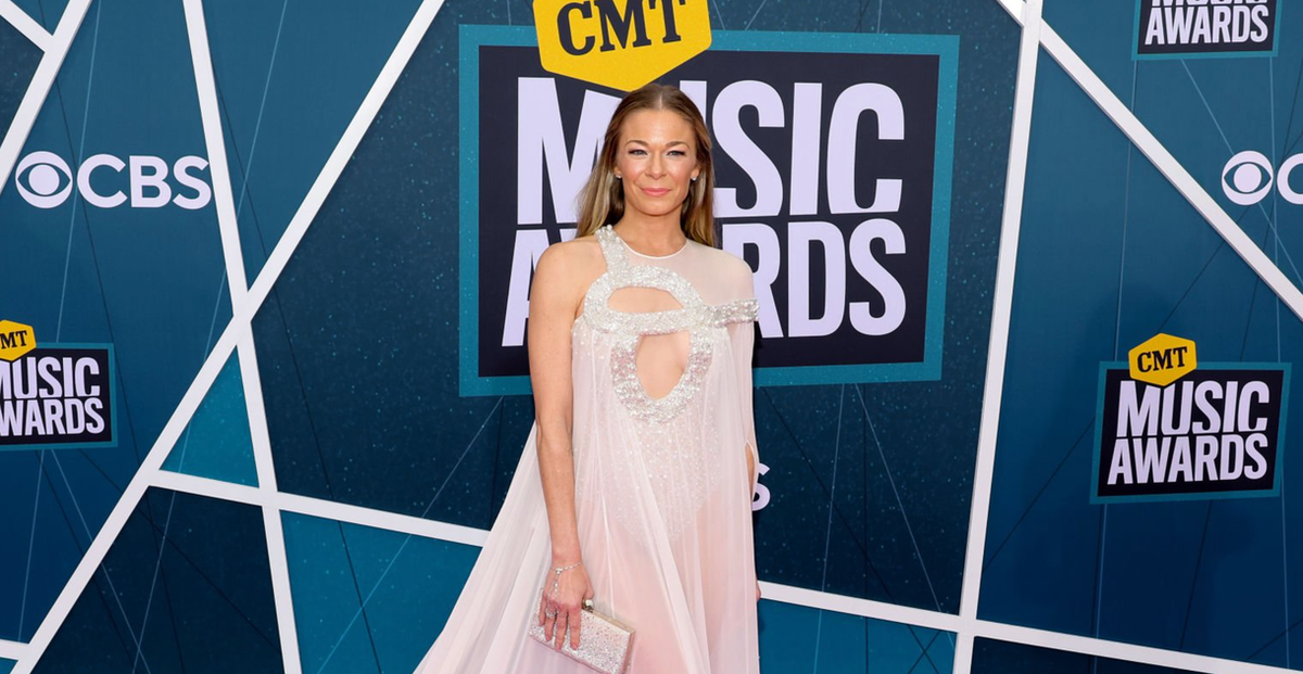 'CMT Crossroads': LeAnn Rimes Sings Star-Studded Performance of 'Can't Fight the Moonlight' With Mickey Guyton and More (Exclusive Clip).jpg