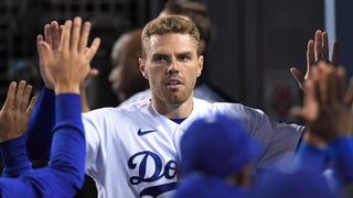 Freeman hits 1st HR for Dodgers in reunion win over Braves –