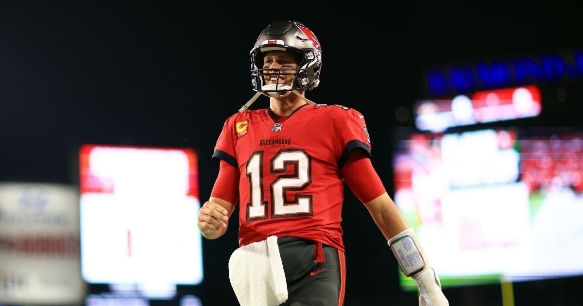 QB Tom Brady returns to Buccaneers, ends preseason hiatus 