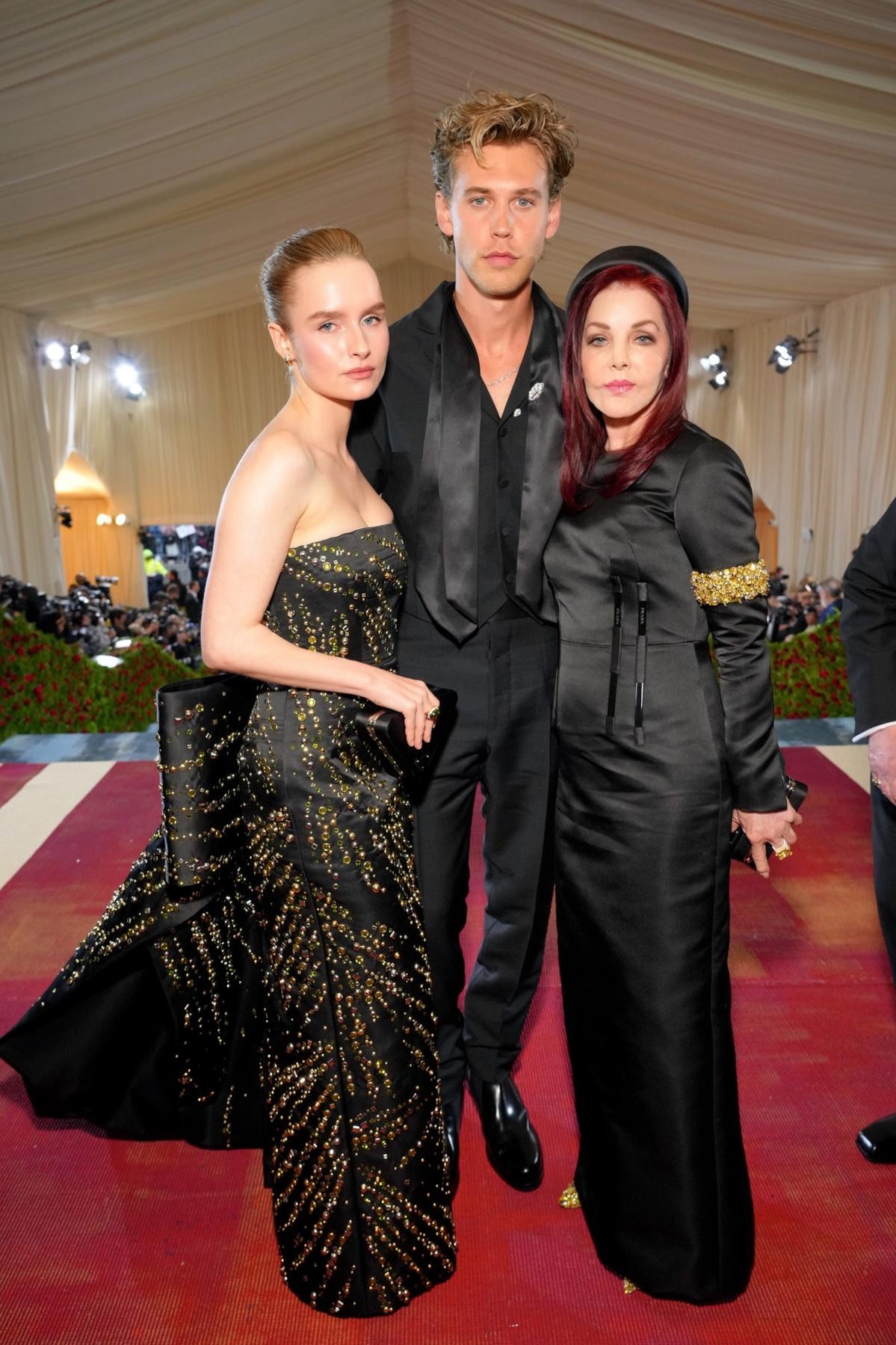 austin-butler-priscilla-presley-olivia-dejonge-getty-images.jpg