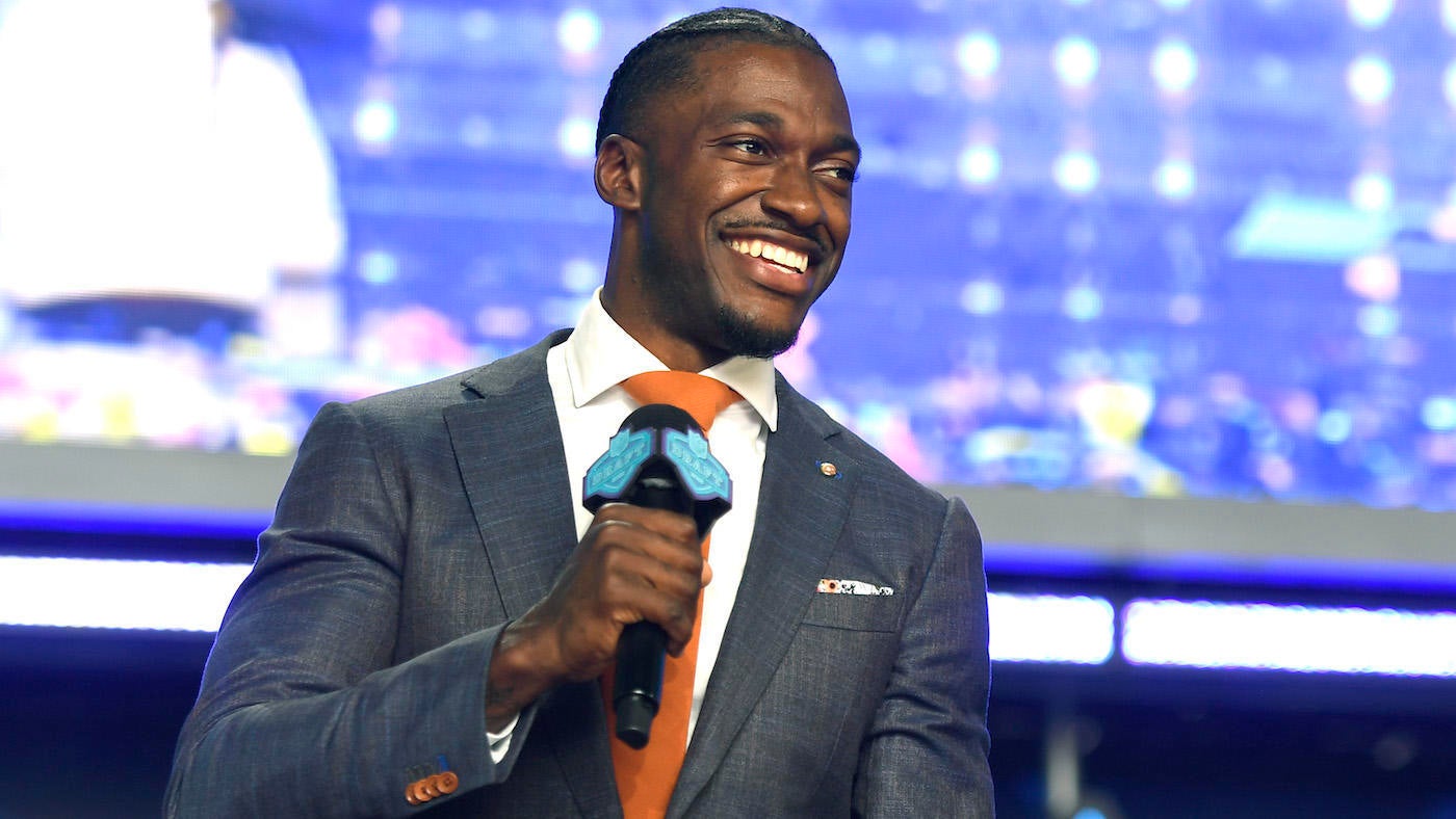 Robert Griffin III responds to Michael Vick's comments advising Lamar Jackson to 'put a brace on it' and play