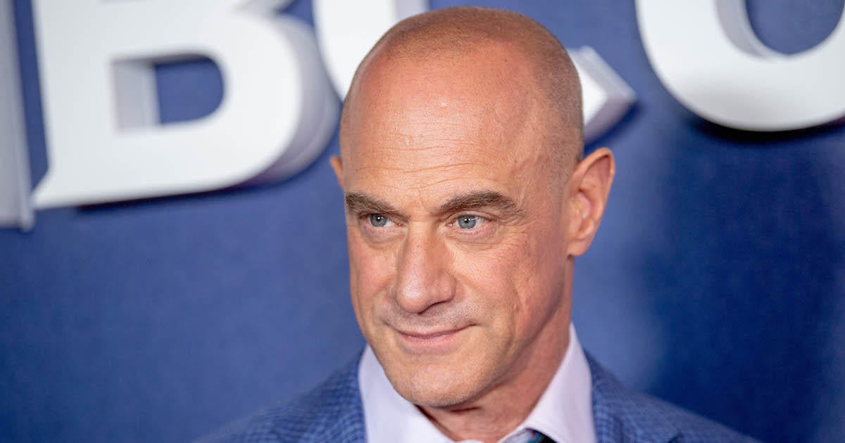 Christopher Meloni Likes to 'Work Out Naked' at His Home Gym Without Closing the Blinds.jpg
