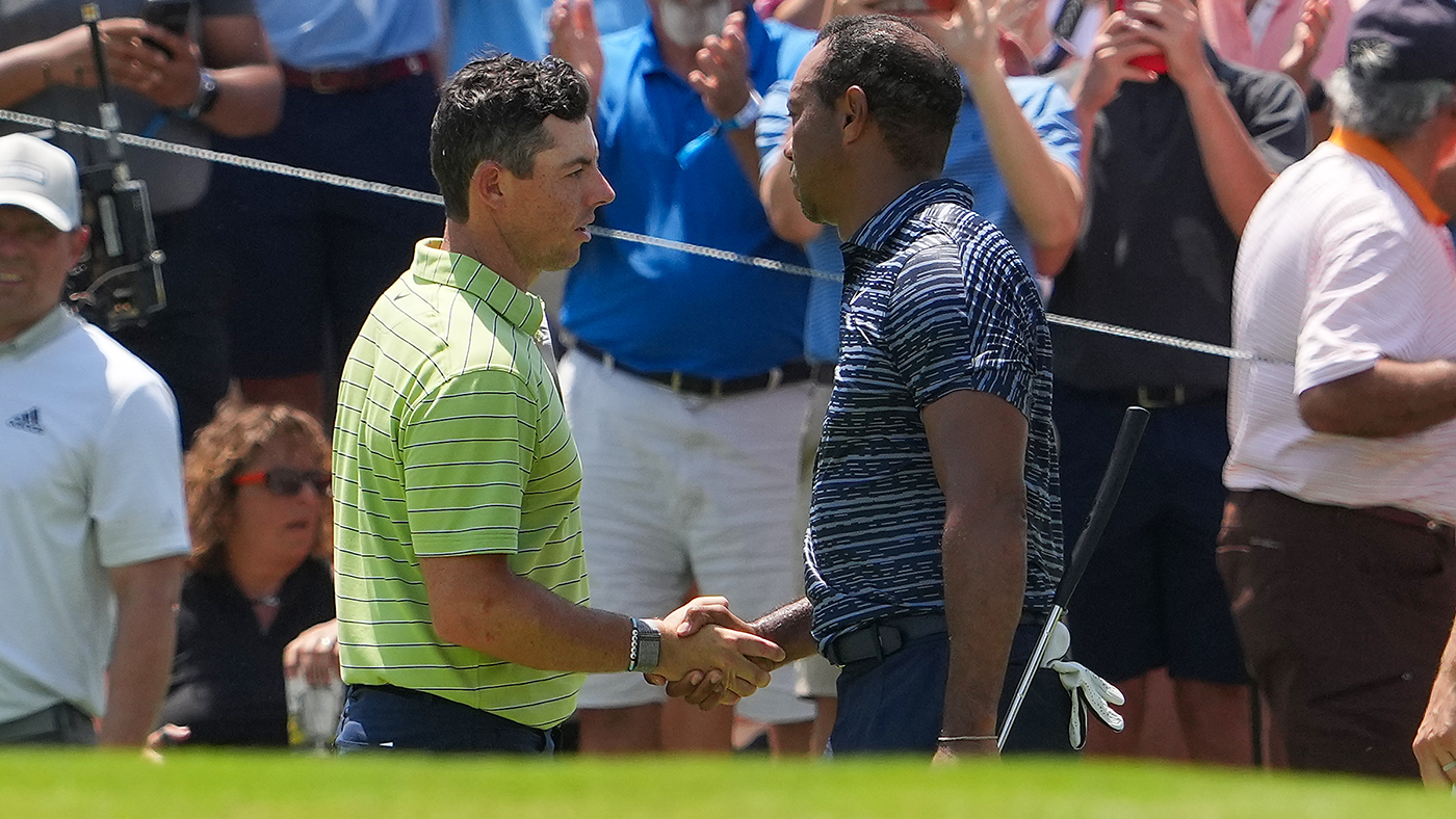 rory-mcilroy-tiger-woods-shake-us.png
