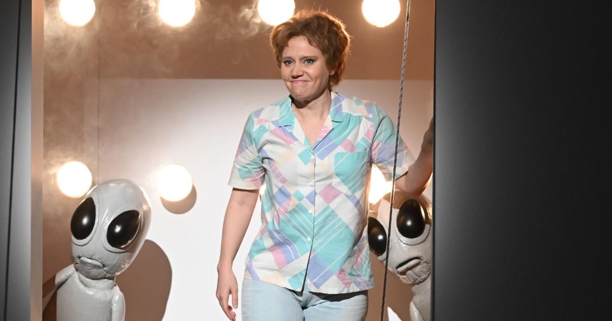 'SNL' Cold Open Sees Kate McKinnon Bid Farewell in Sweet Moment.jpg