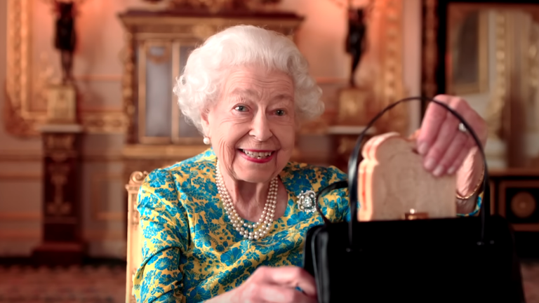 Queen Elizabeth Snacks With Very Special Guest During Platinum Jubilee