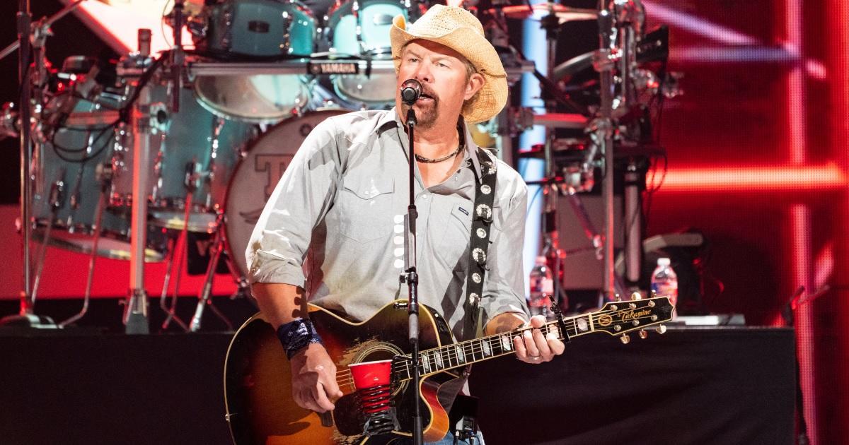 Toby Keith Returns to the Stage for 2 1/2-Hour Pop-Up Show