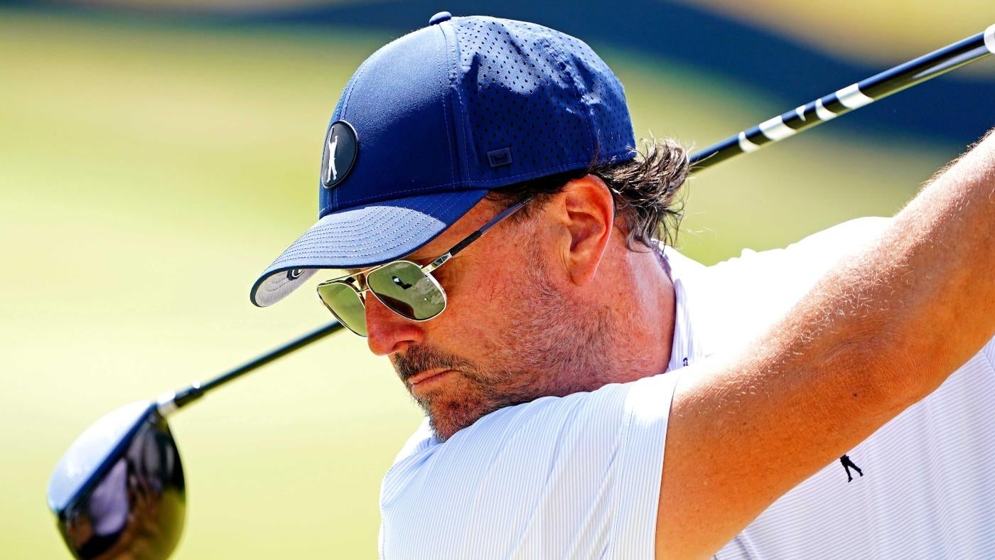 phil-mickelson-usatsi-navy-2022.jpg