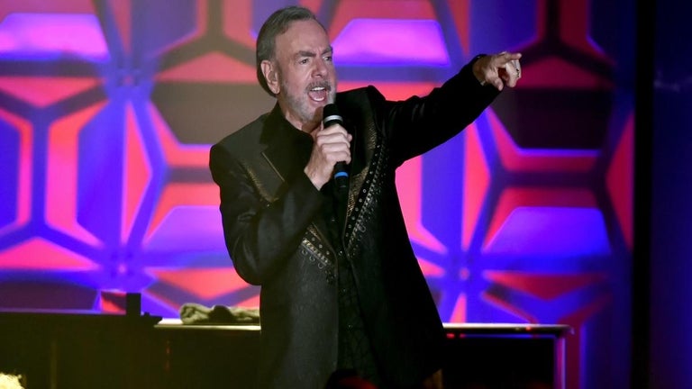 Neil Diamond Makes Rare Public Appearance to Lead 'Sweet Caroline' Sing-a-Long at Red Sox Game