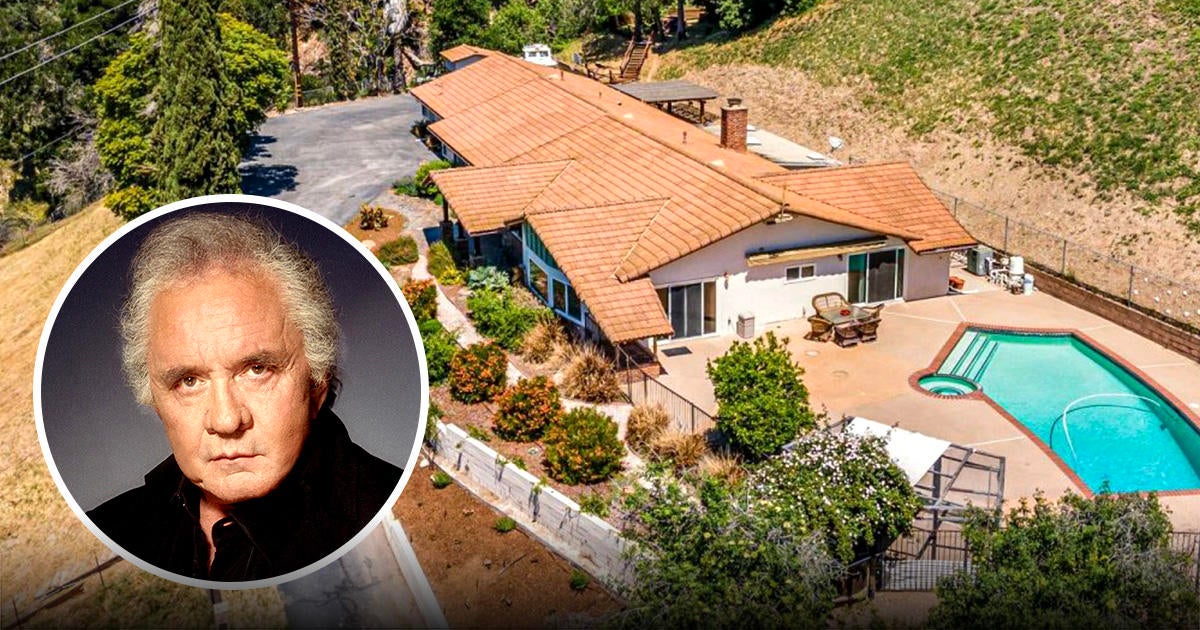 Peek Inside Johnny Cash's $1.79M Casita Springs Home That He Helped Design.jpg