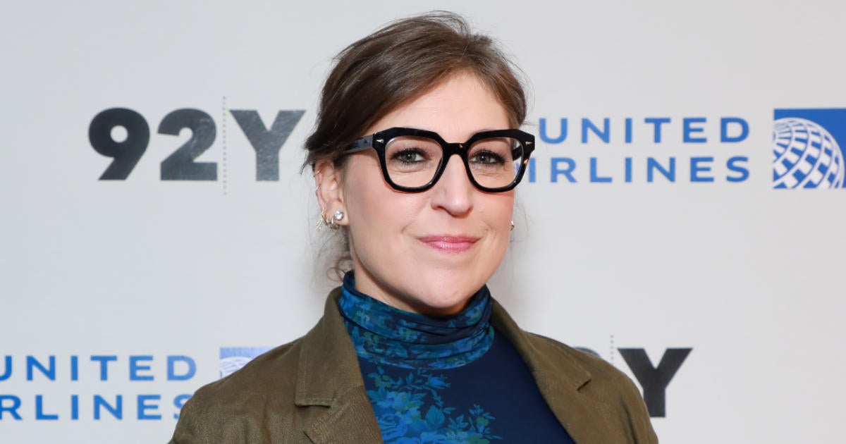 'Jeopardy!' Host Mayim Bialik Responds to 'Deeply Insulting' Viewer Comments.jpg