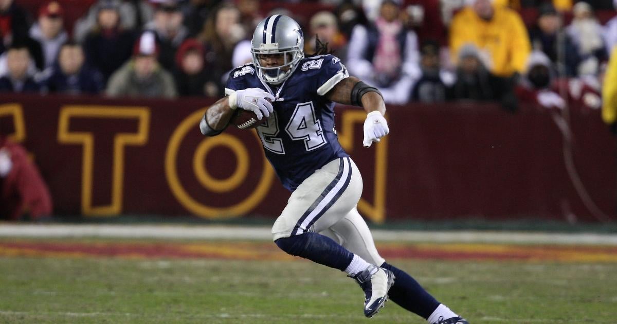 Dallas Cowboys running back Marion Barber (24) warms up prior to