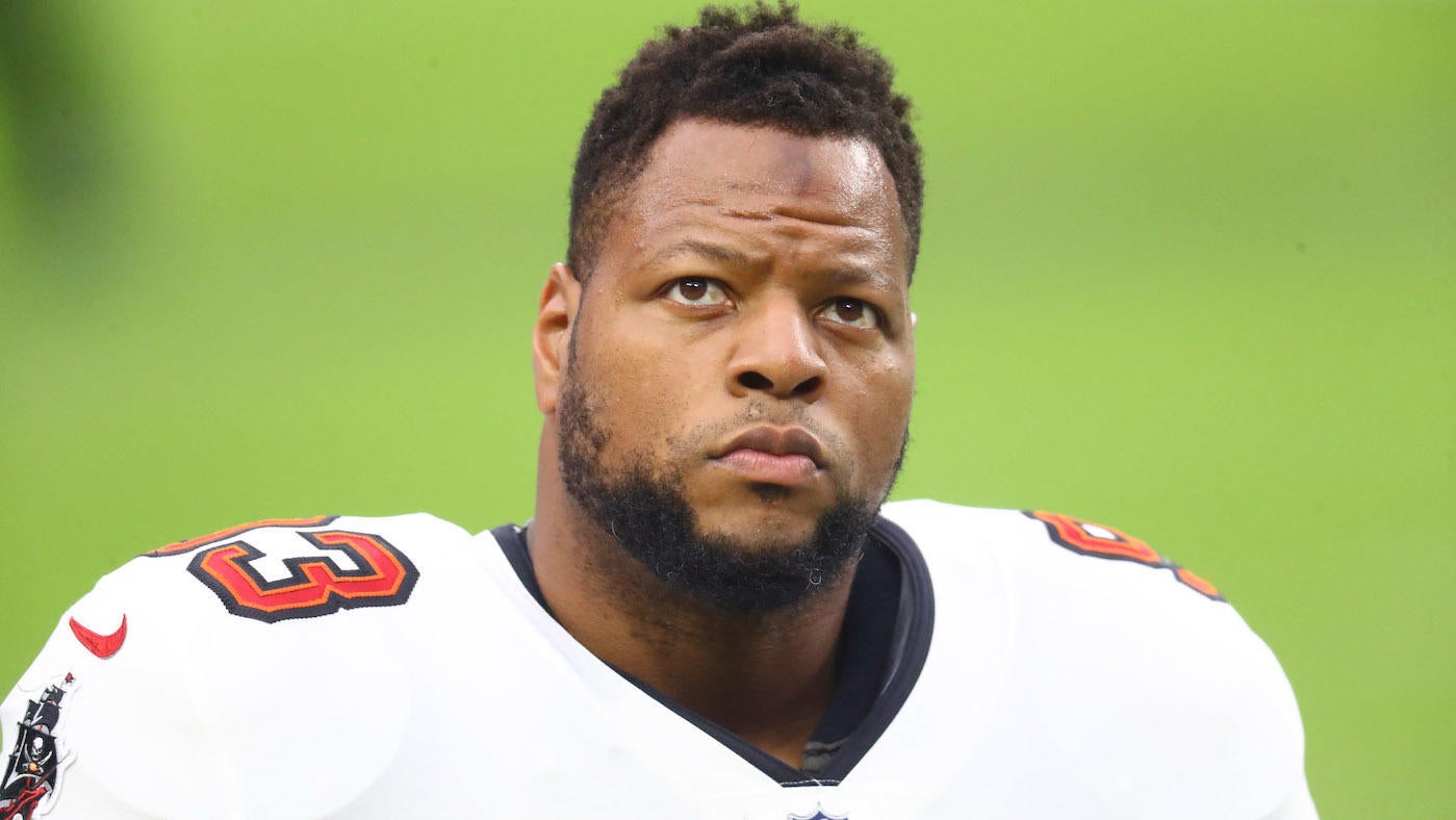 Veteran DT Ndamukong Suh draws interest from several teams, wants to sign with contender, per report
