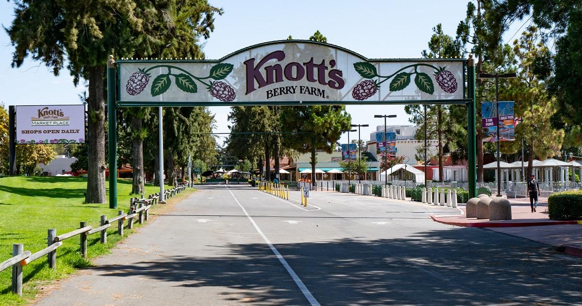 Knott's Berry Farm Closes After Numerous Fights Break out, Causing