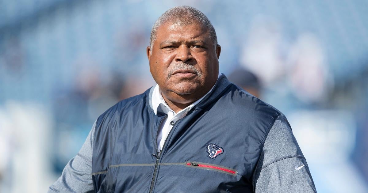 After 50 years of coaching, including 39 seasons in the NFL, Romeo Crennel  announced his retirement on Monday.