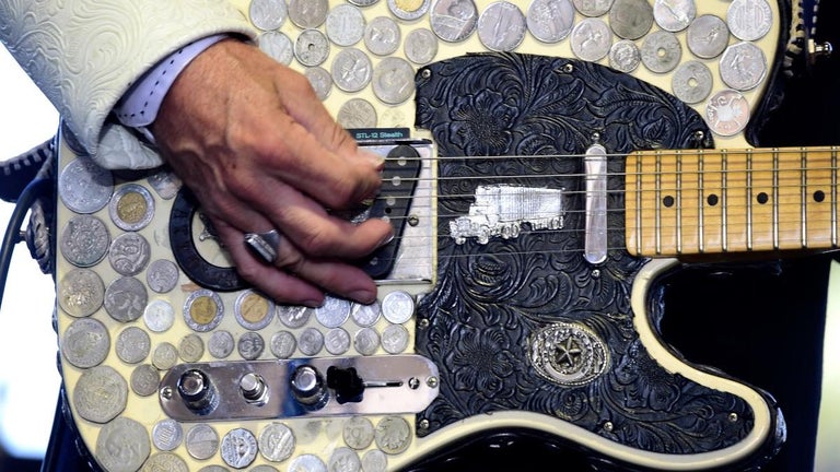 Revered Country Singer Says His 'Unique' Guitar Was Just Stolen