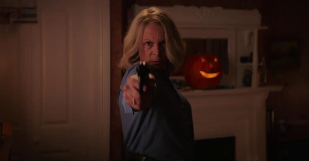 halloween-ends-jamie-lee-curtis-laurie-strode-michael-myers-2