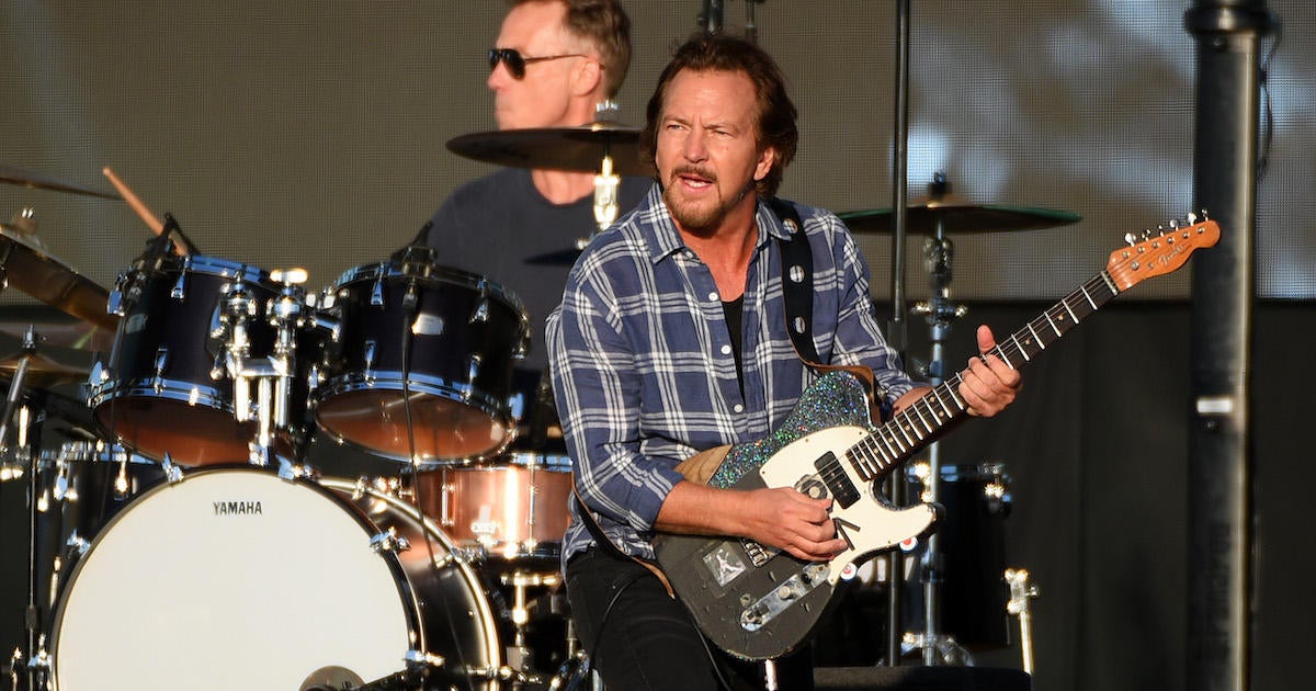Eddie Vedder’s Throat Damaged, Pearl Jam Cancels Concert