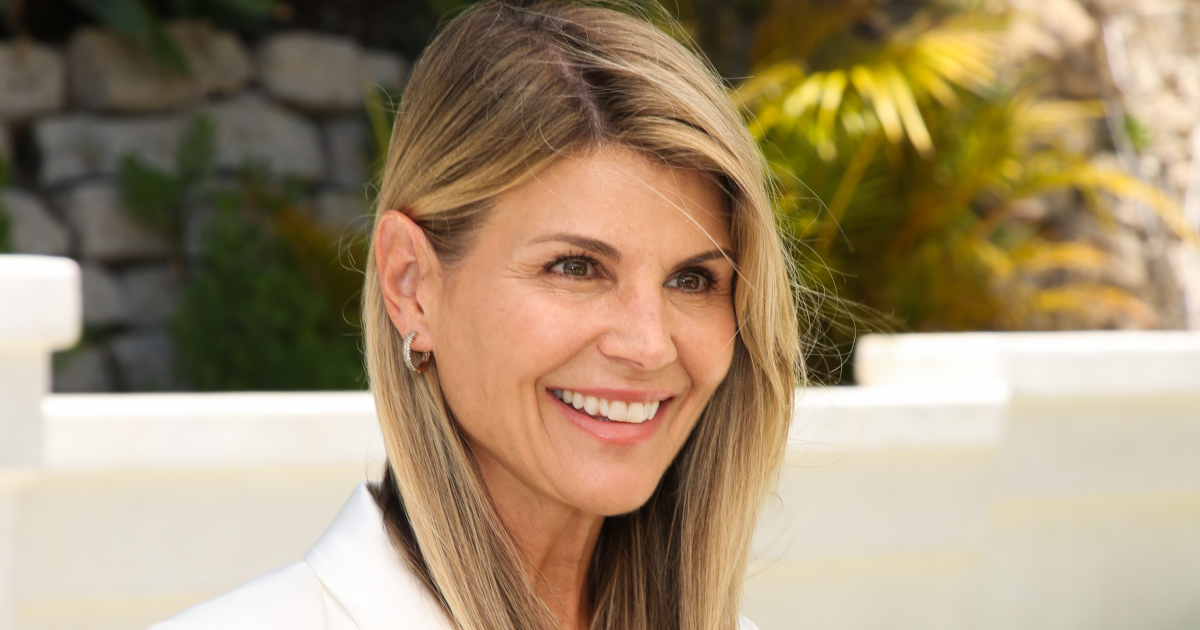 Lori Loughlin Makes First TV Appearance Since College Admissions Scandal for a Great Cause.jpg