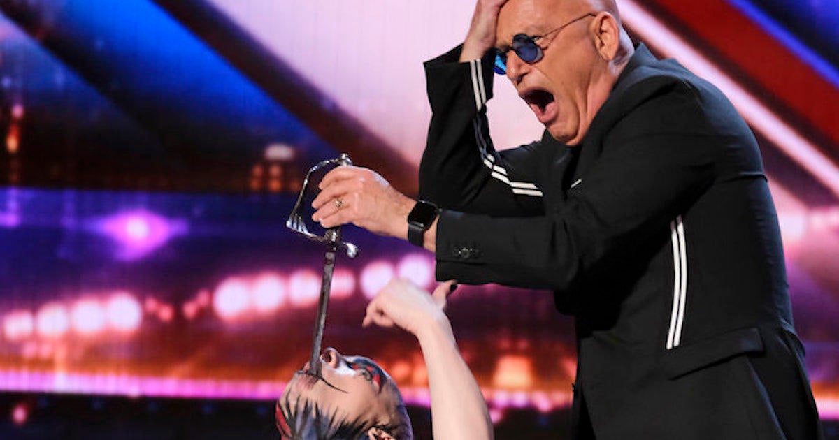 'America's Got Talent': 'Sideshow Freak' Auzzy Blood Swallows a Sword With Help From Howie Mandel.jpg