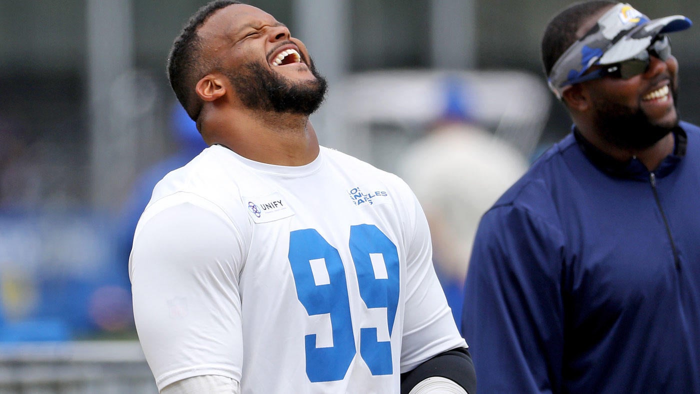 Aaron Donald returns to Pittsburgh to tackle home renovation for his father on 'Secret Celebrity Renovation'