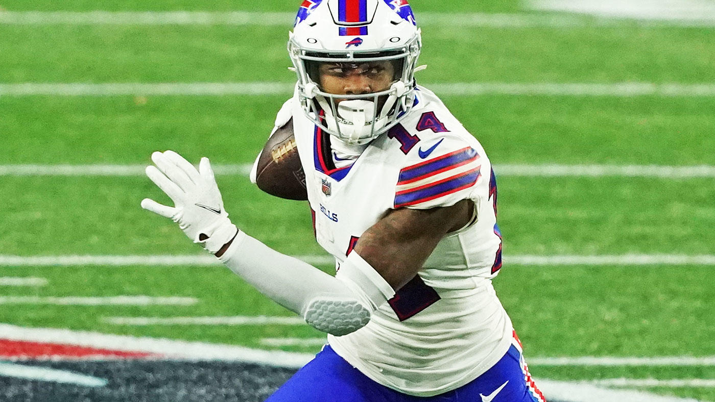 stefon diggs 1400 NFL DFS: Top DraftKings, FanDuel daily fantasy football picks, stocks for Week 2022 include Stefon Diggs