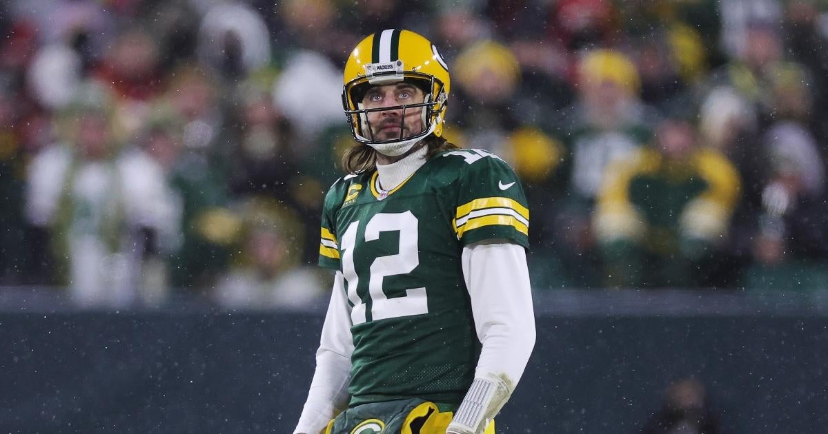 aaron-rodgers-lashes-out-podcasts-hosts-covd-vaccination-question